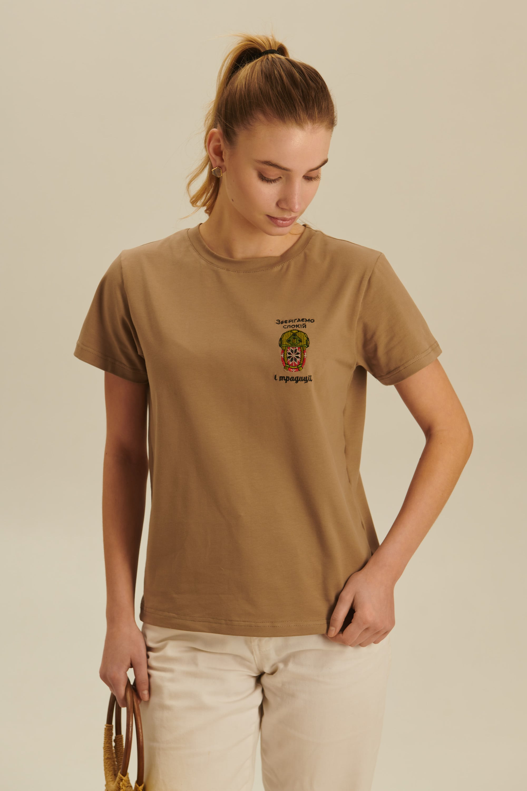 Woman embroidered T-shirt Зберігаємо спокій та традиції 3