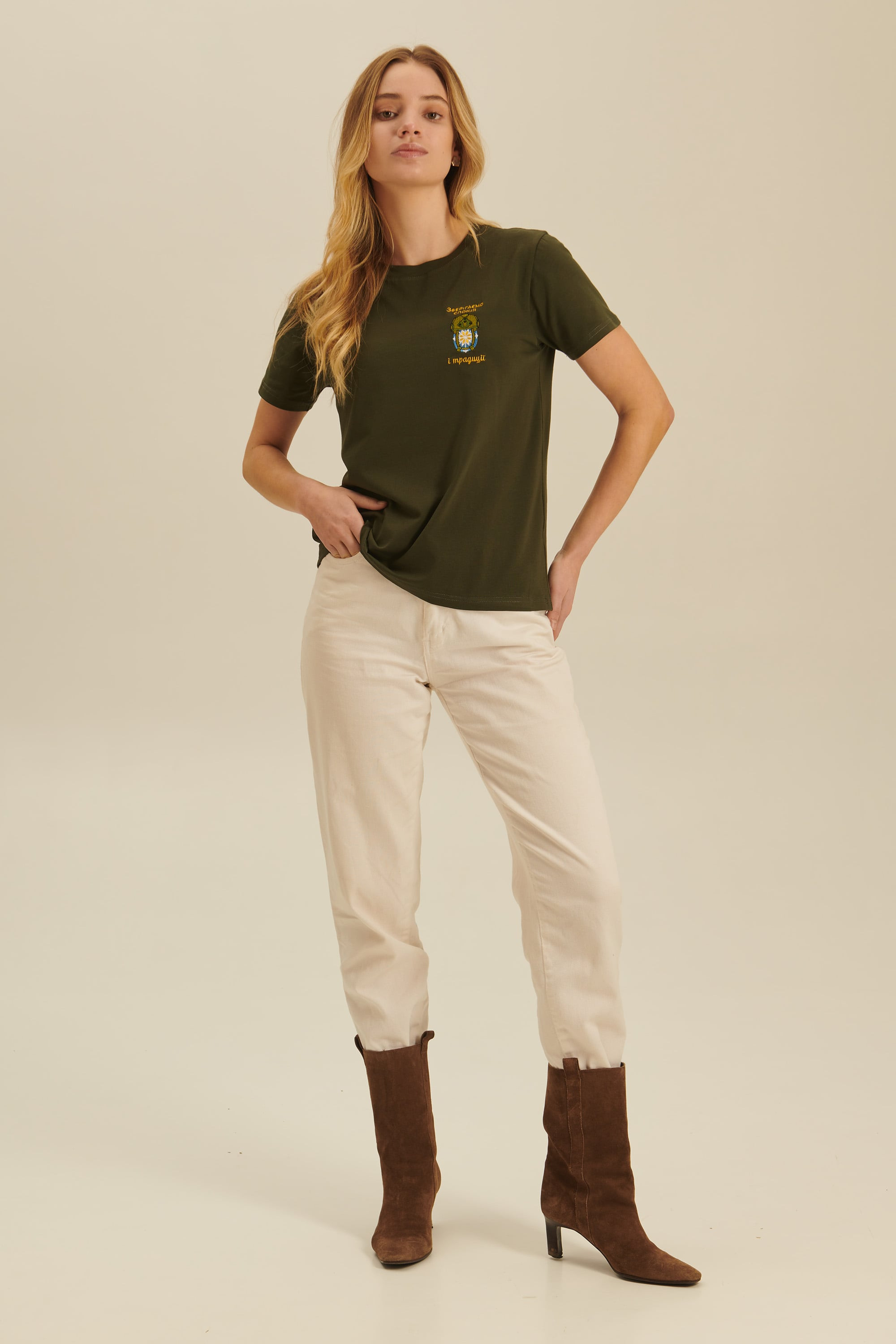 Woman embroidered T-shirt Зберігаємо спокій та традиції 4