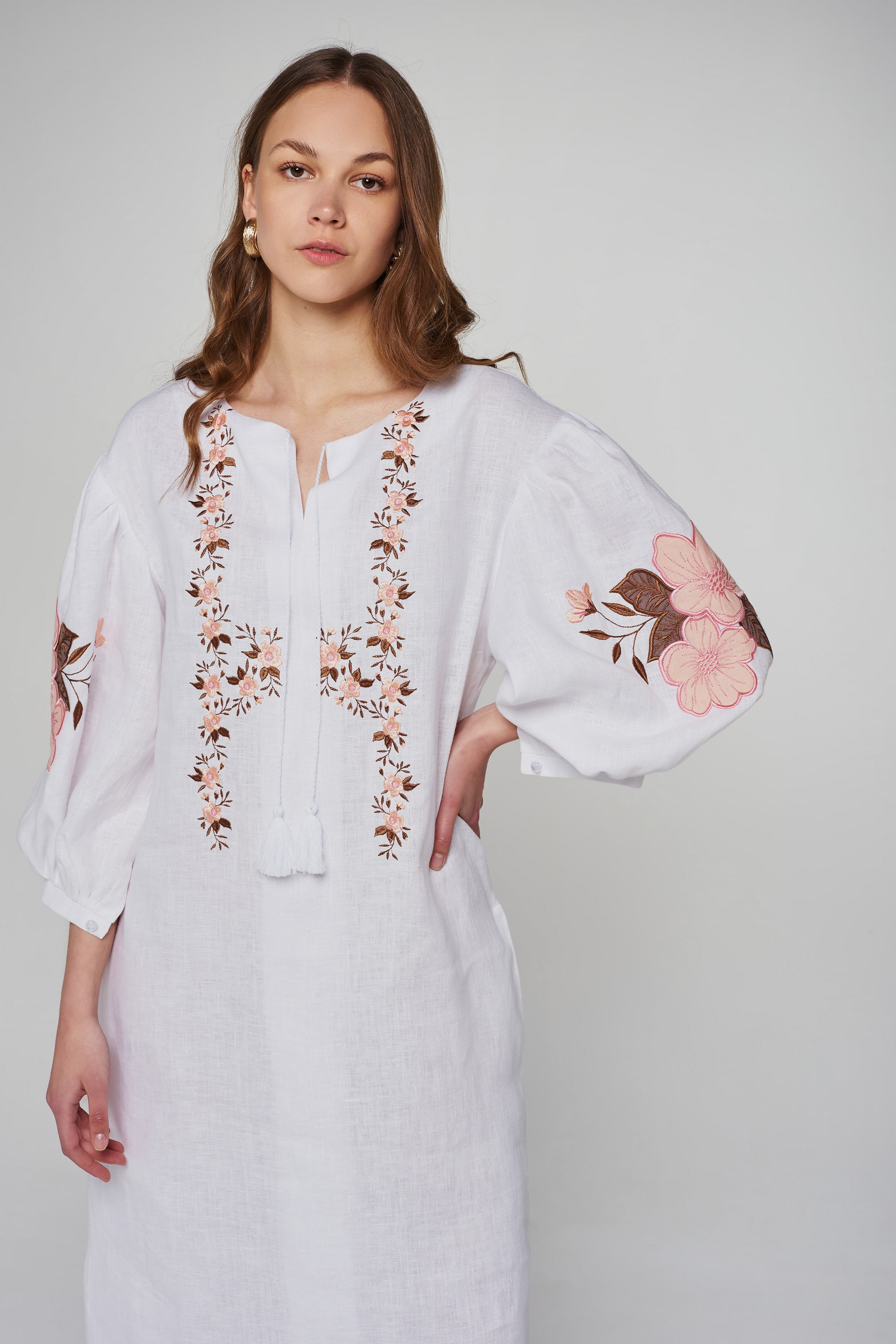 Жіноча лляна вишита сукня White