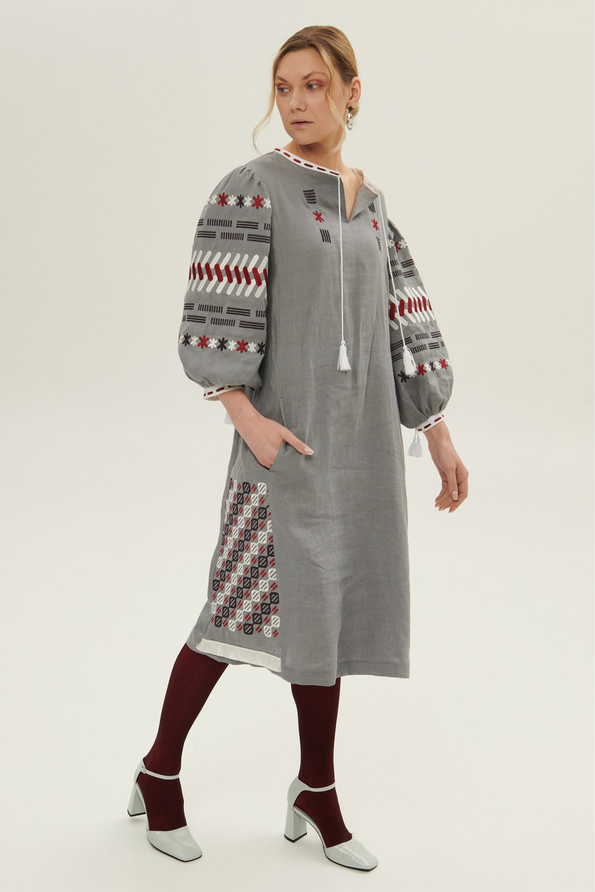 Women's linen embroidered dress Lutneva 2