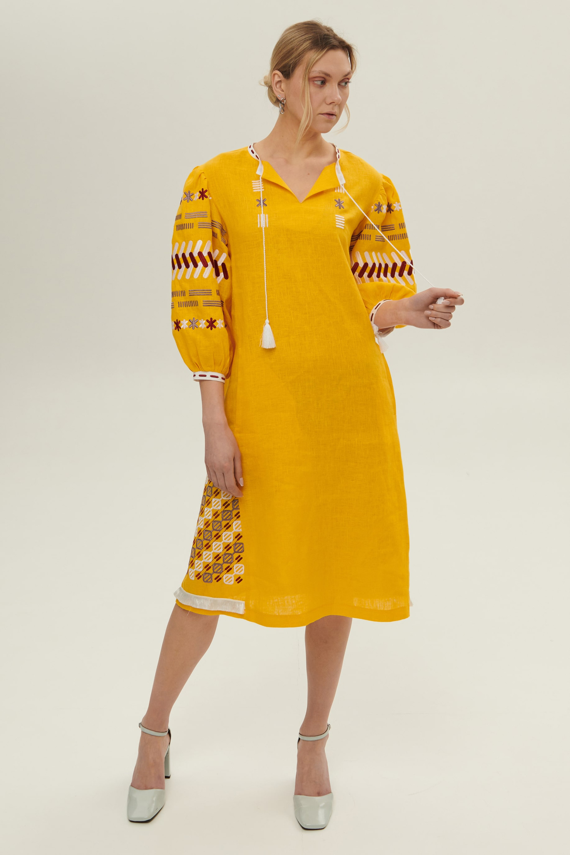 Women's linen embroidered dress Lutneva | S-M