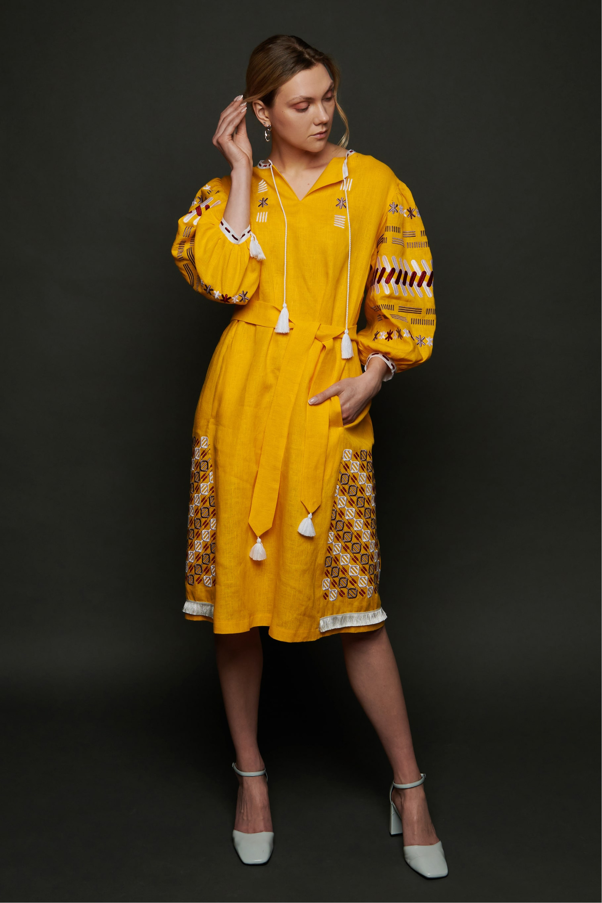 Women's linen embroidered dress Lutneva | S-M