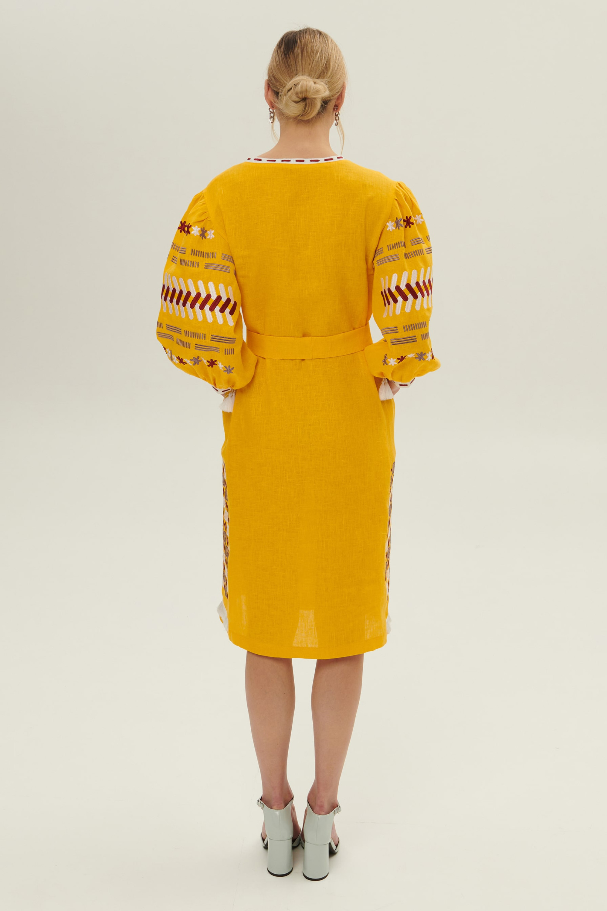 Women's linen embroidered dress Lutneva