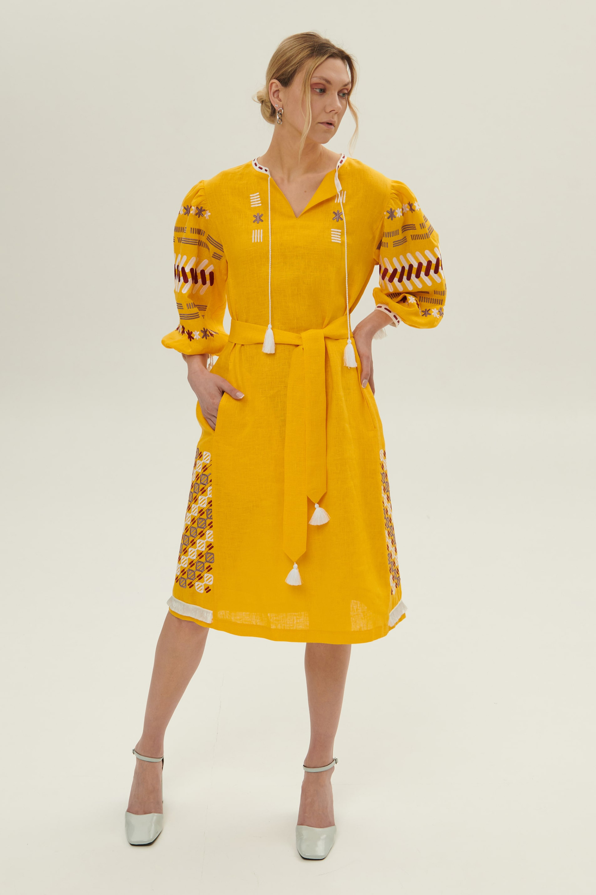 Women's linen embroidered dress Lutneva