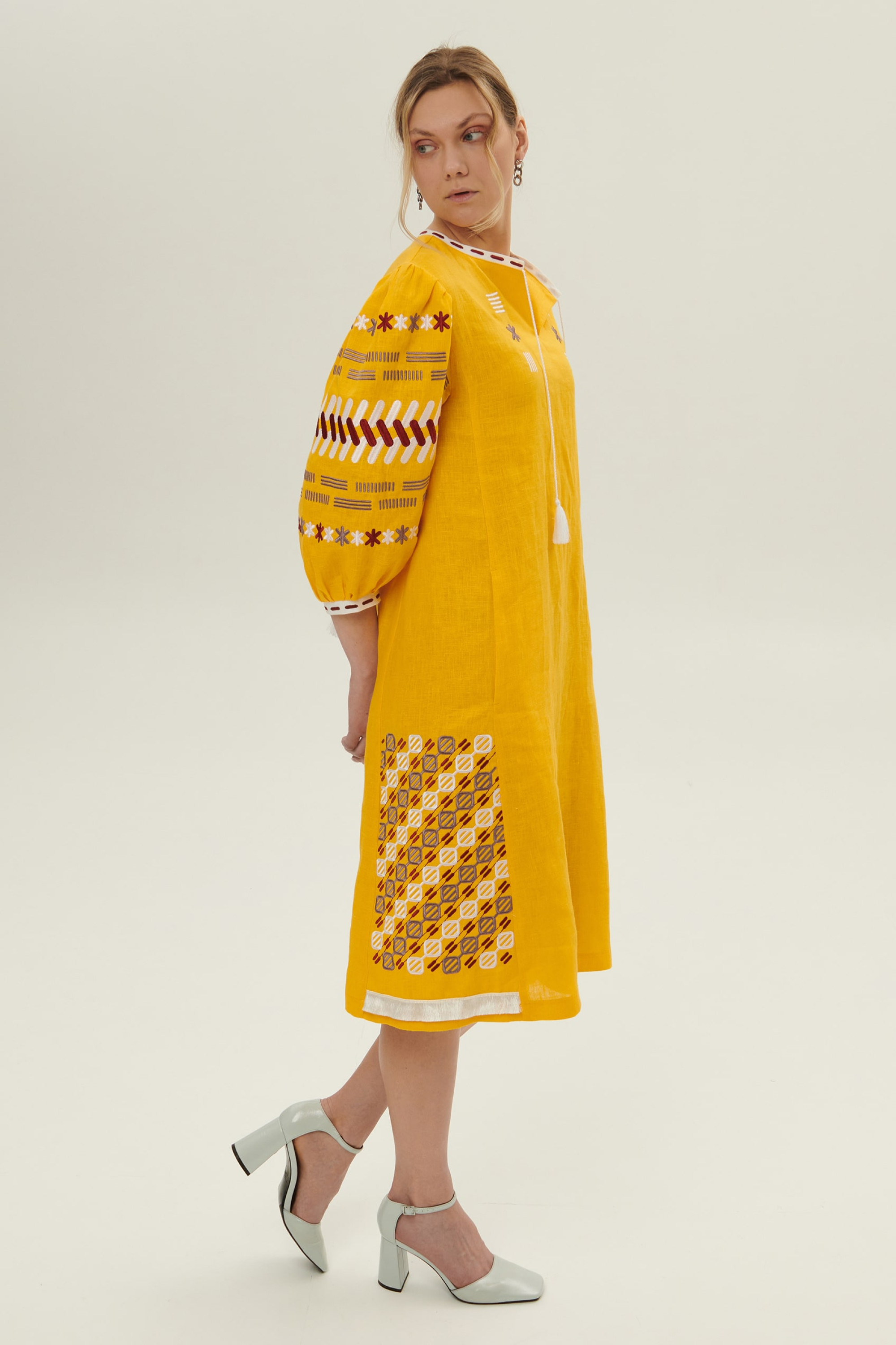 Women's linen embroidered dress Lutneva | S-M