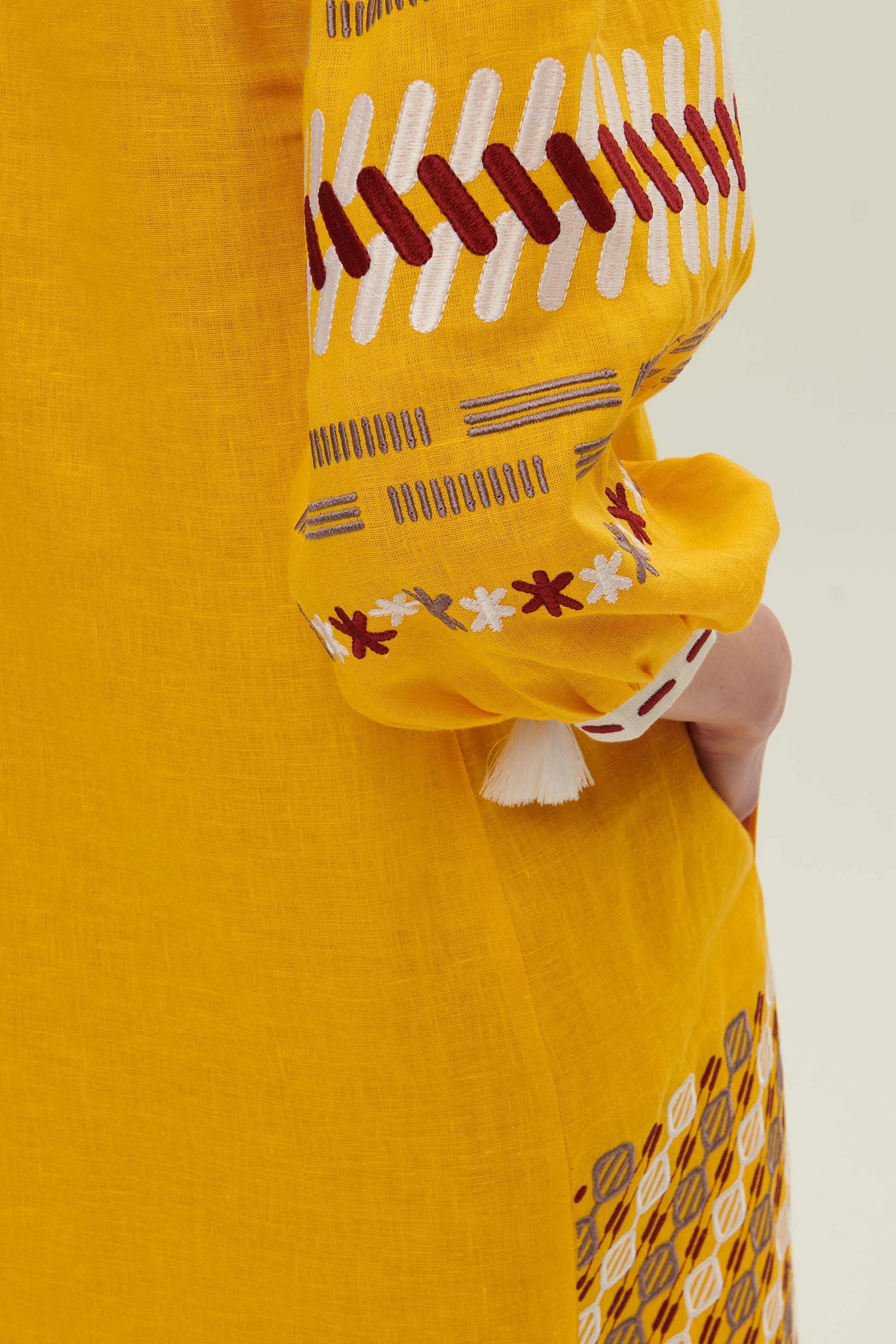Women's linen embroidered dress Lutneva | S-M