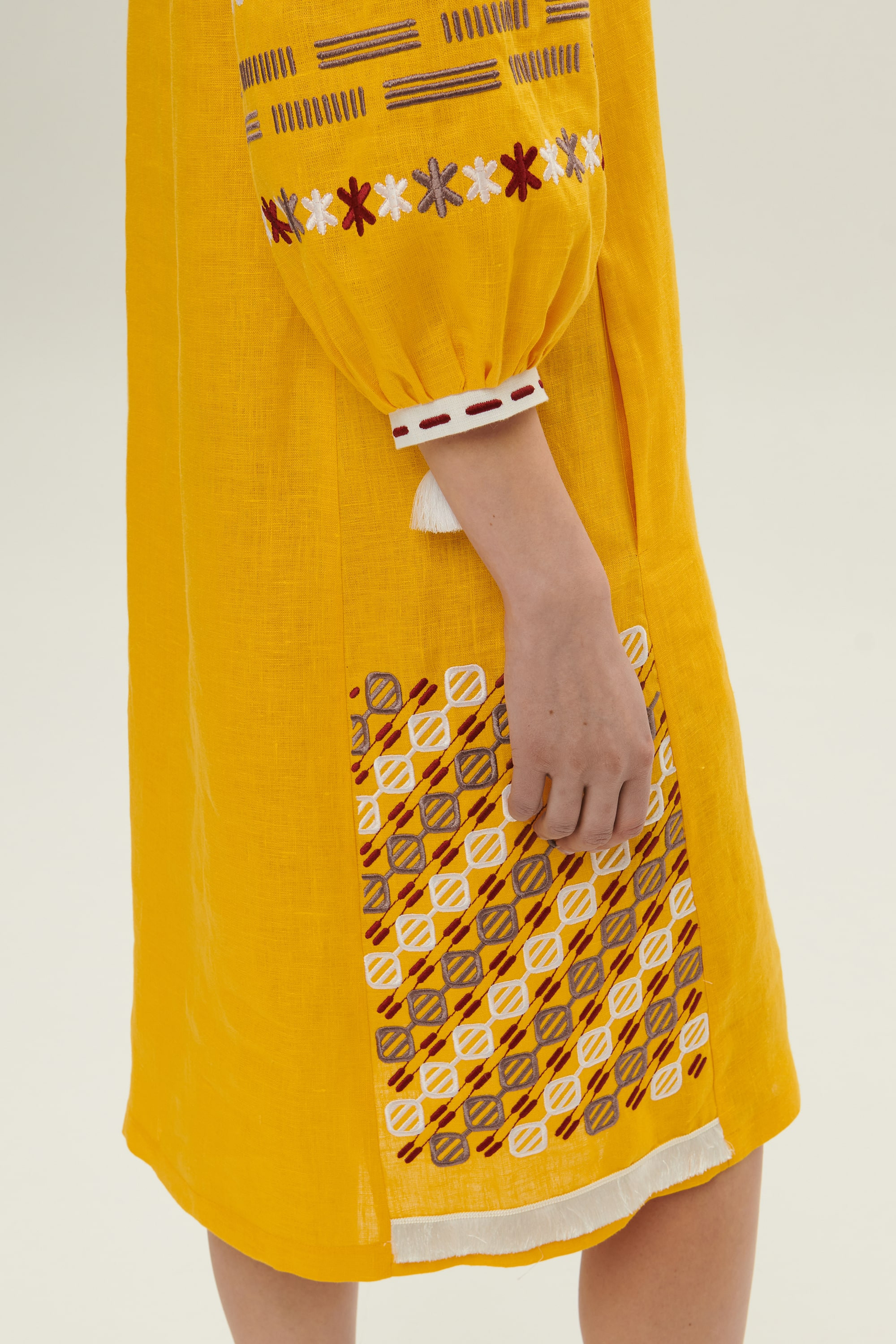 Women's linen embroidered dress Lutneva | S-M