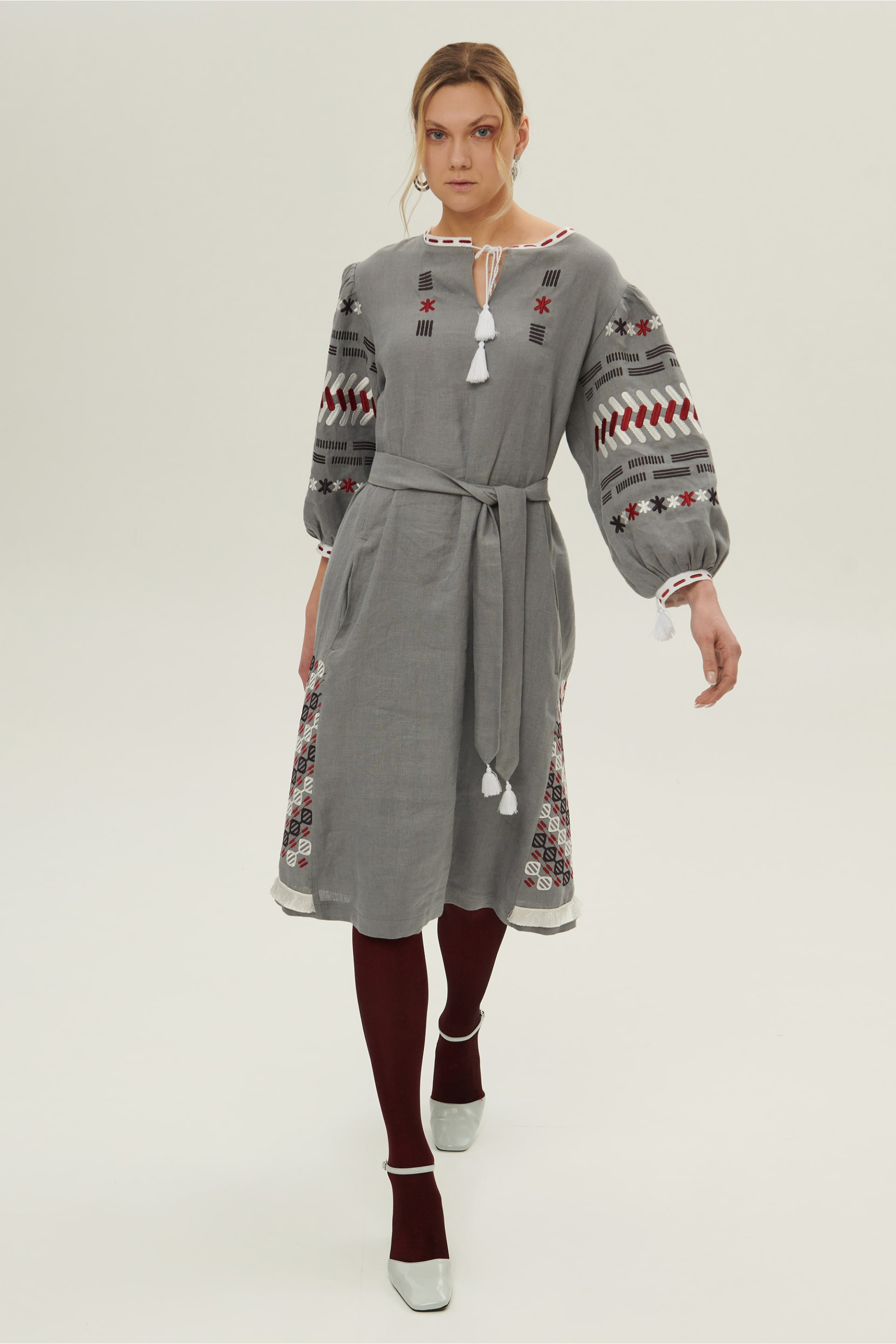 Women's linen embroidered dress Lutneva 2