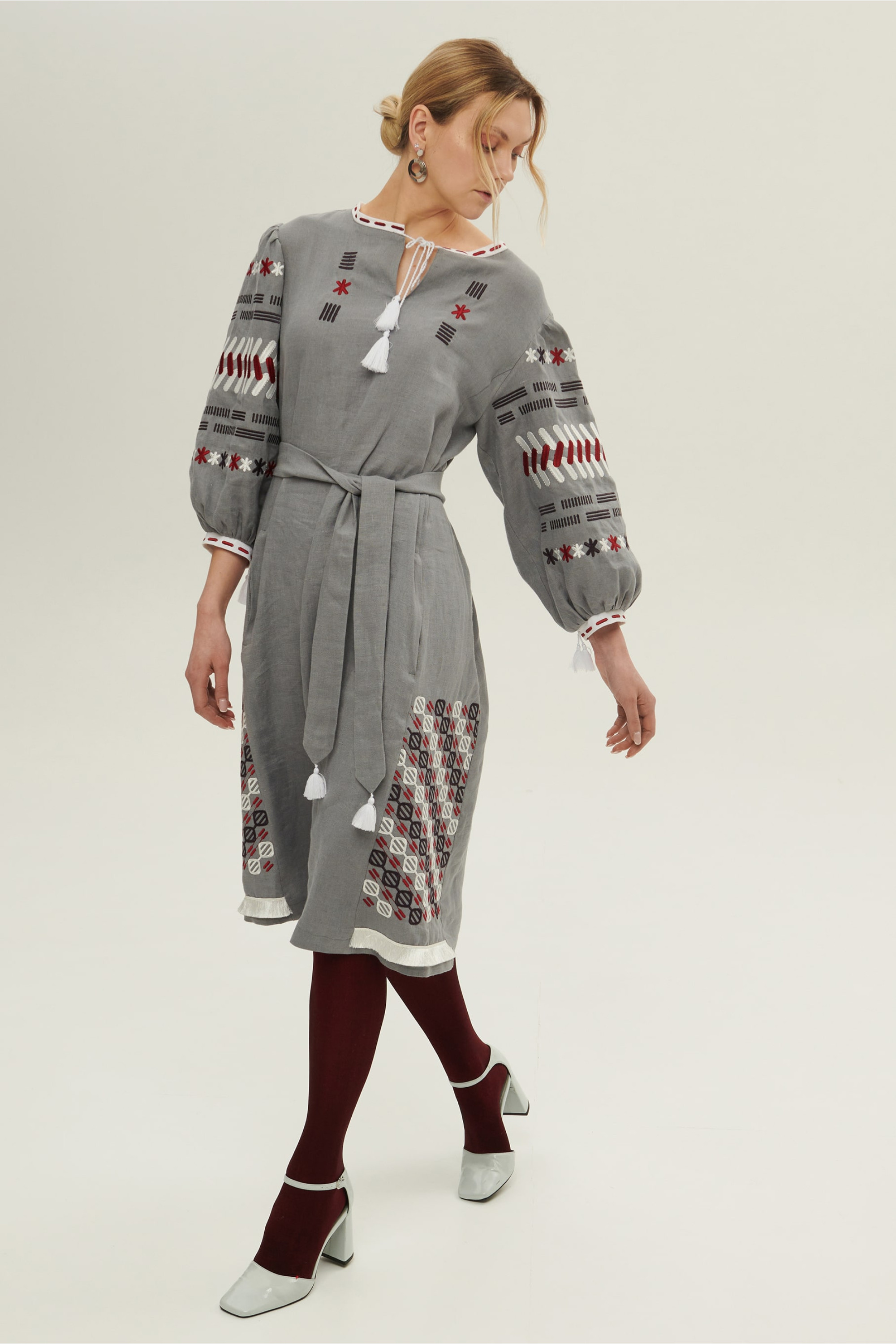 Women's linen embroidered dress Lutneva 2