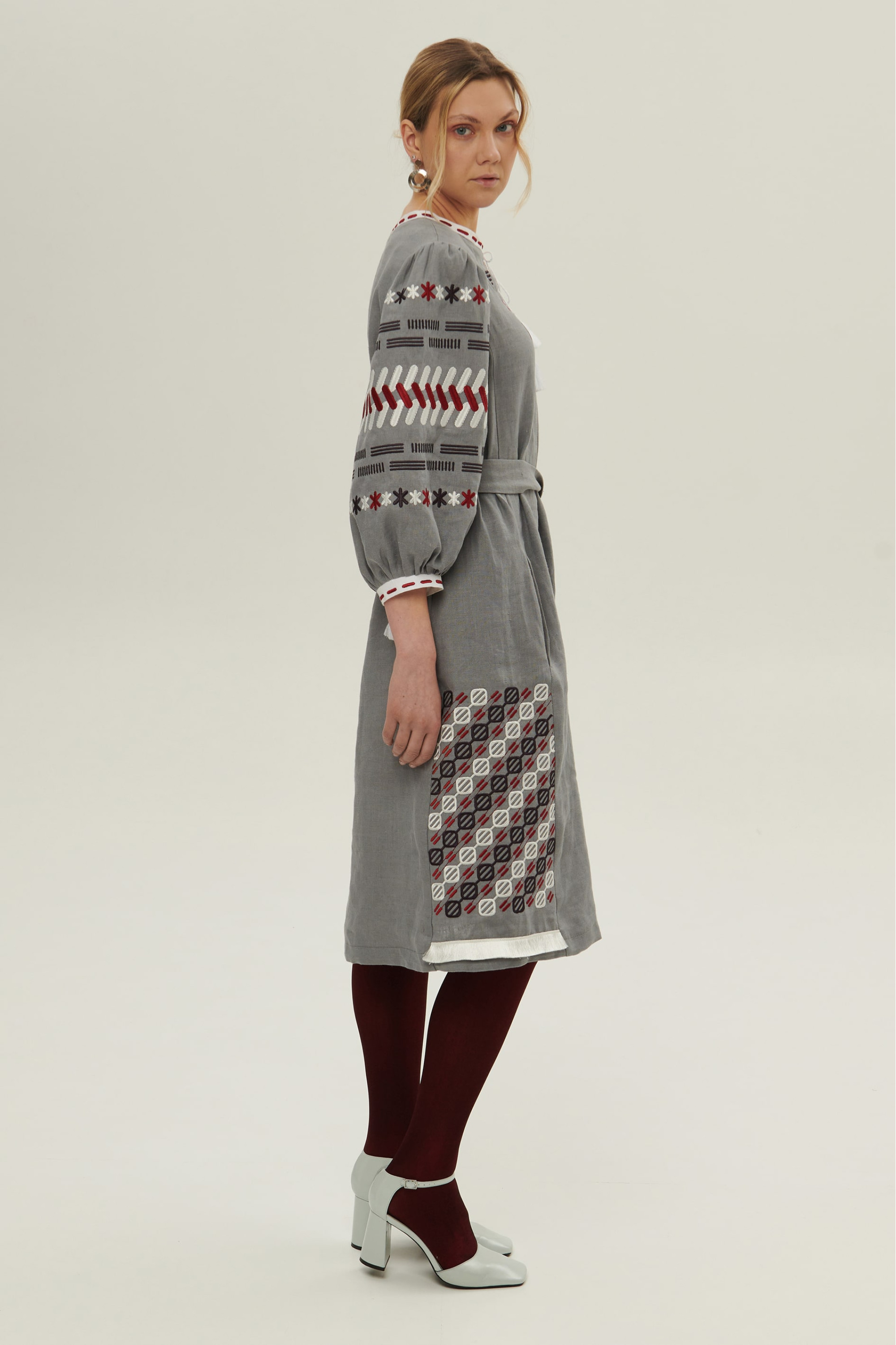 Women's linen embroidered dress Lutneva 2