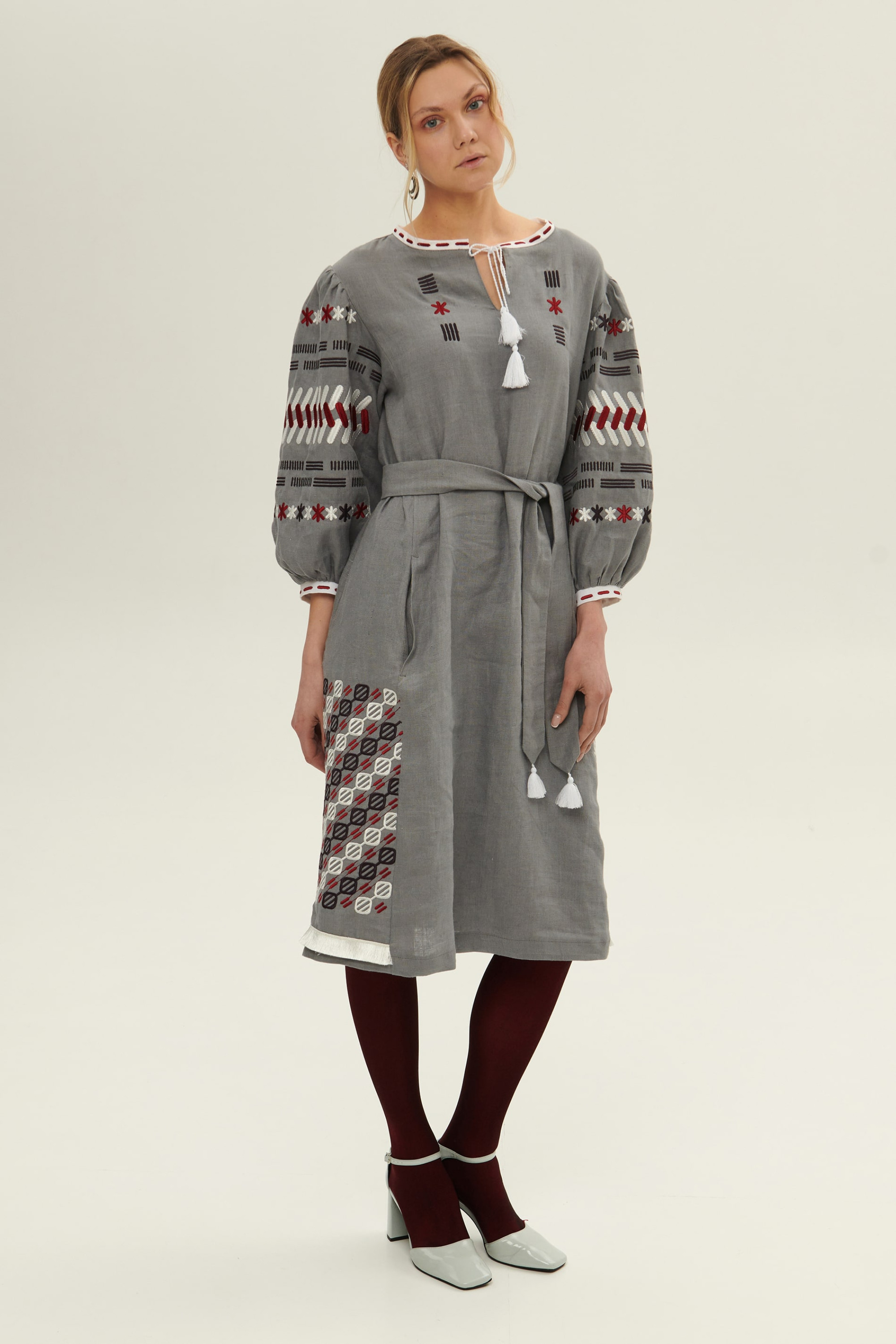 Women's linen embroidered dress Lutneva 2
