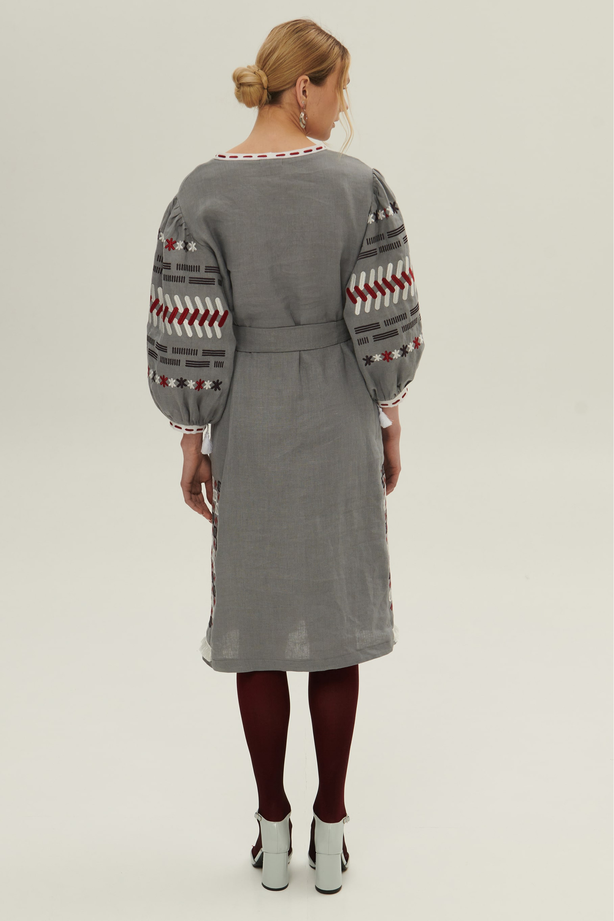 Women's linen embroidered dress Lutneva 2