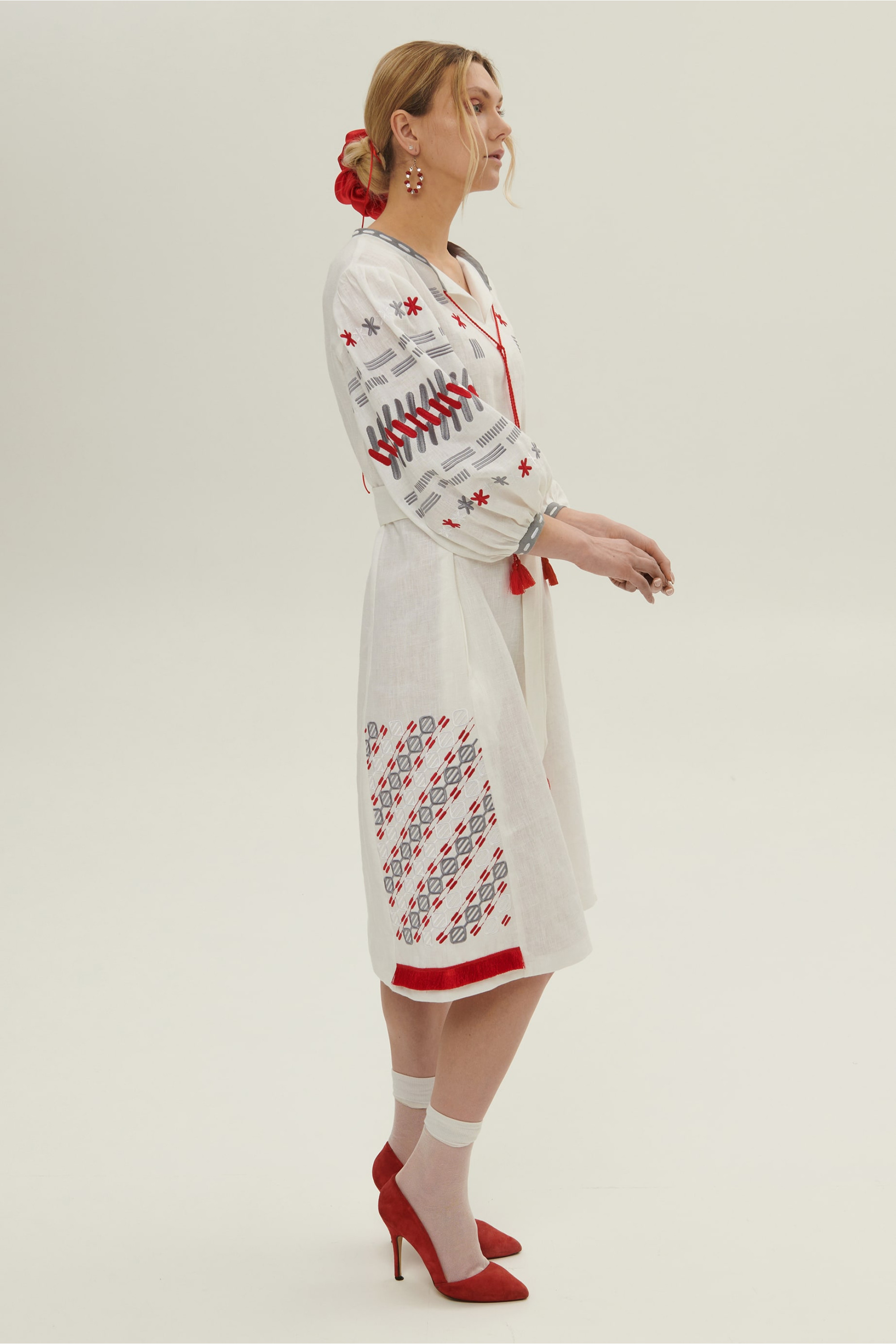 Women's linen embroidered dress Lutneva 3