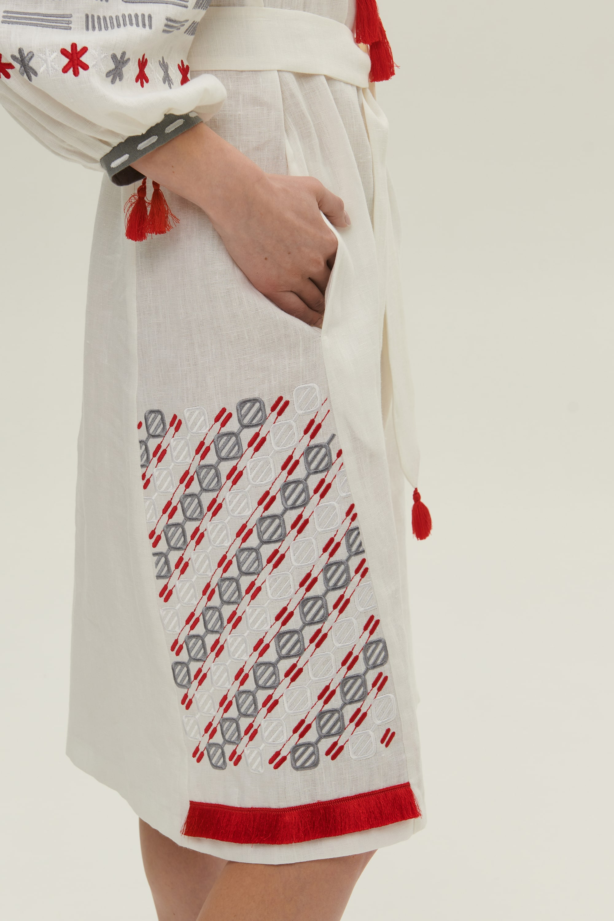 Women's linen embroidered dress Lutneva 3 | S-M