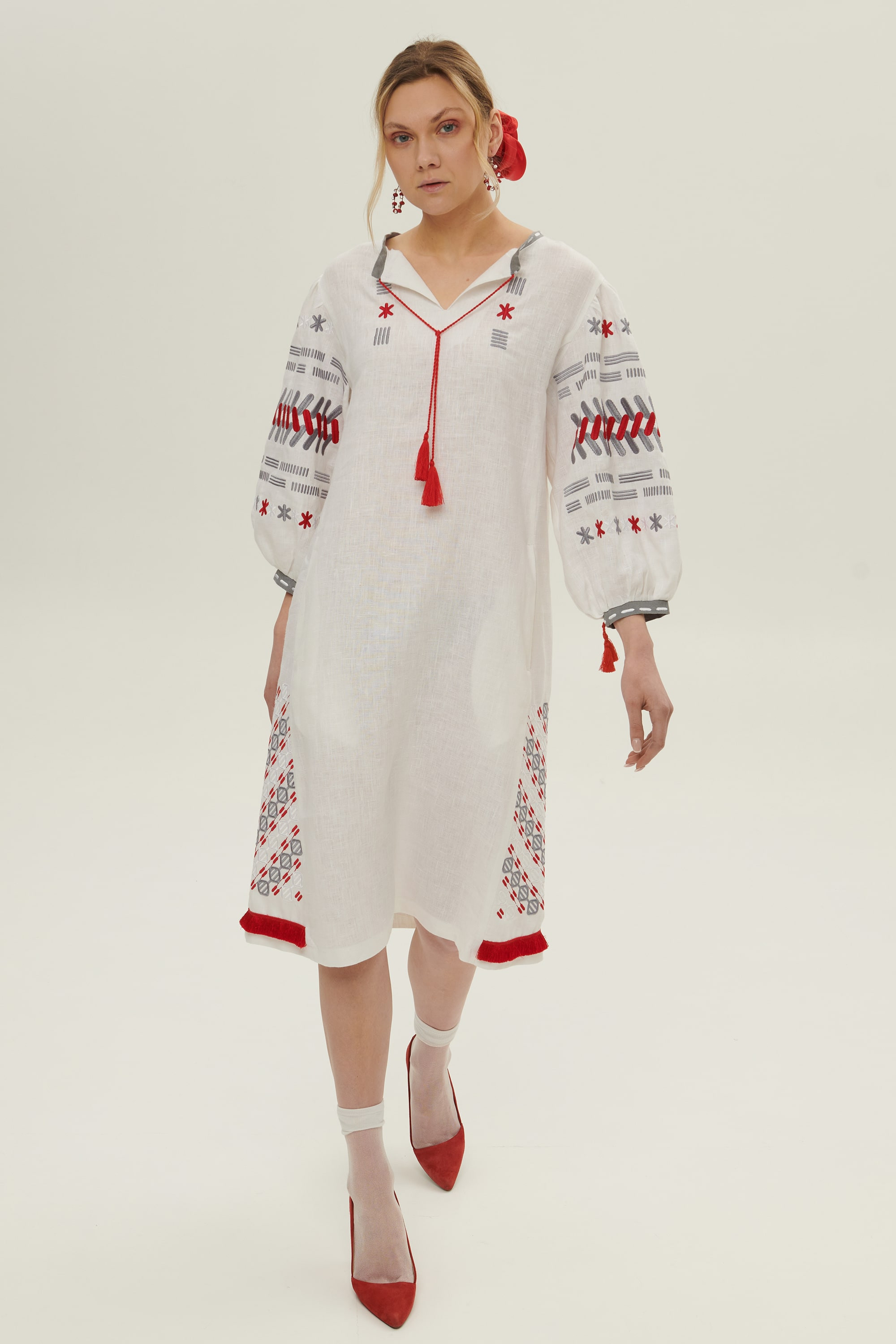 Women's linen embroidered dress Lutneva 3 | S-M
