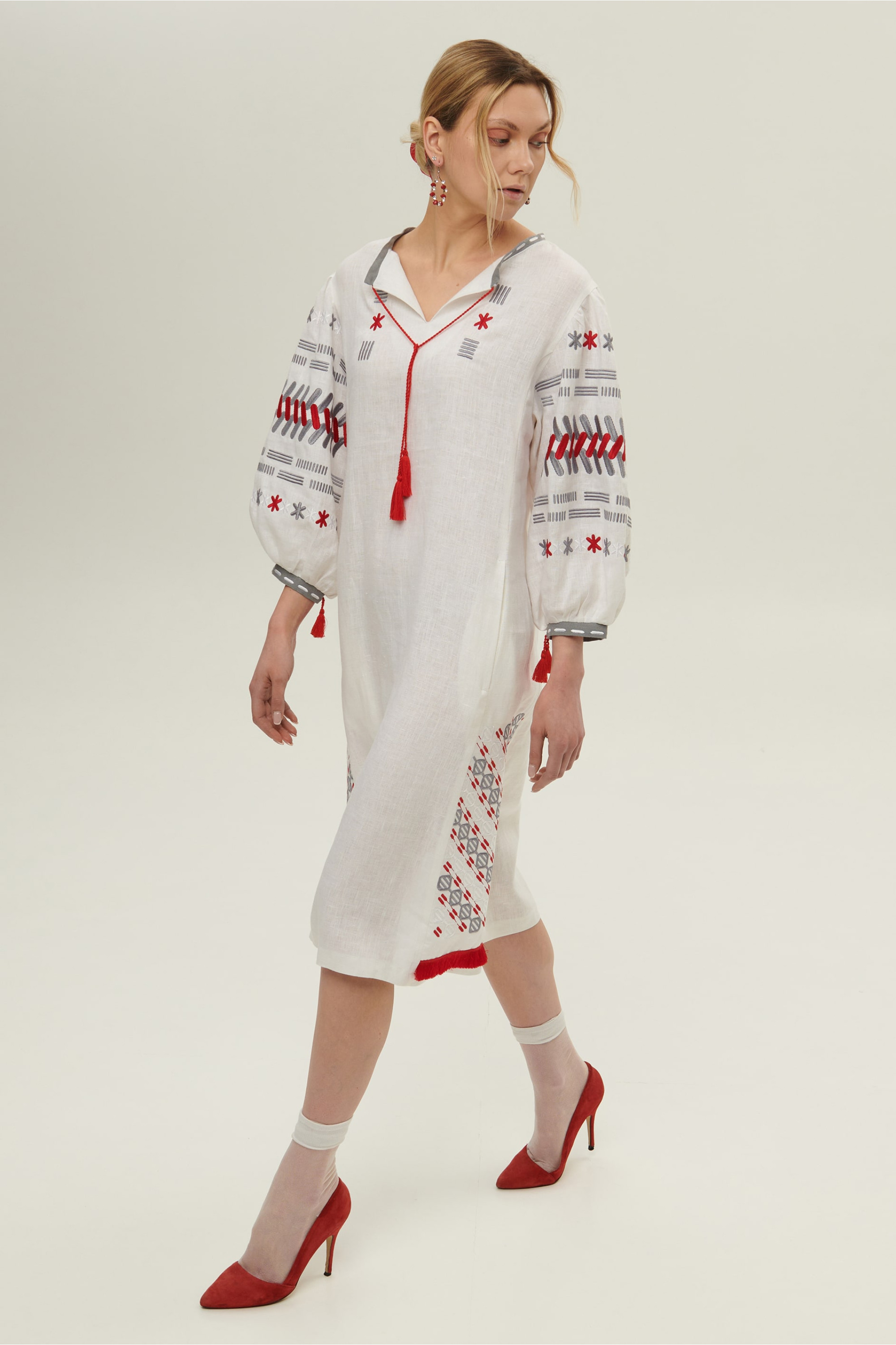 Women's linen embroidered dress Lutneva 3 | S-M