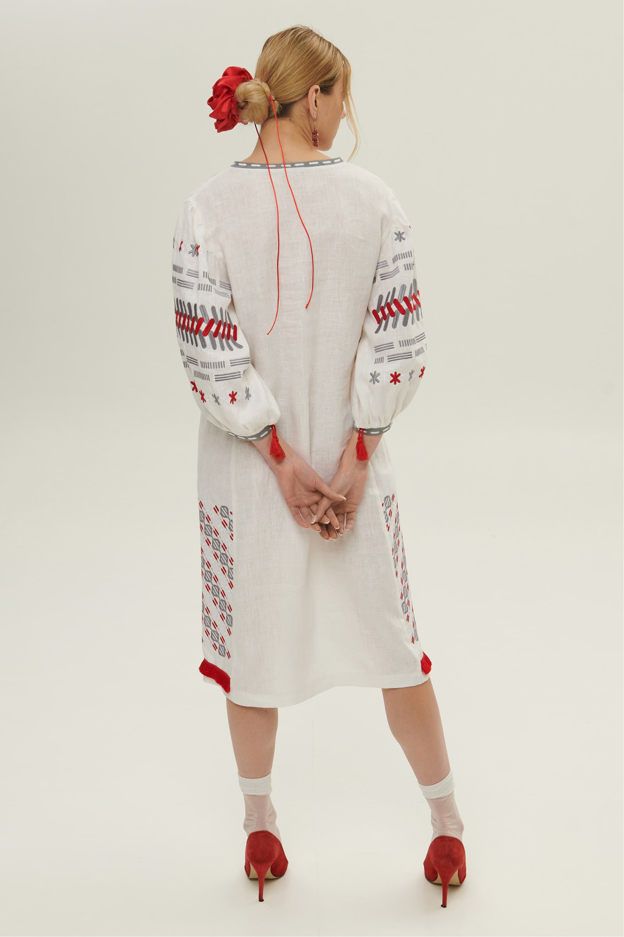 Women's linen embroidered dress Lutneva 3 | S-M