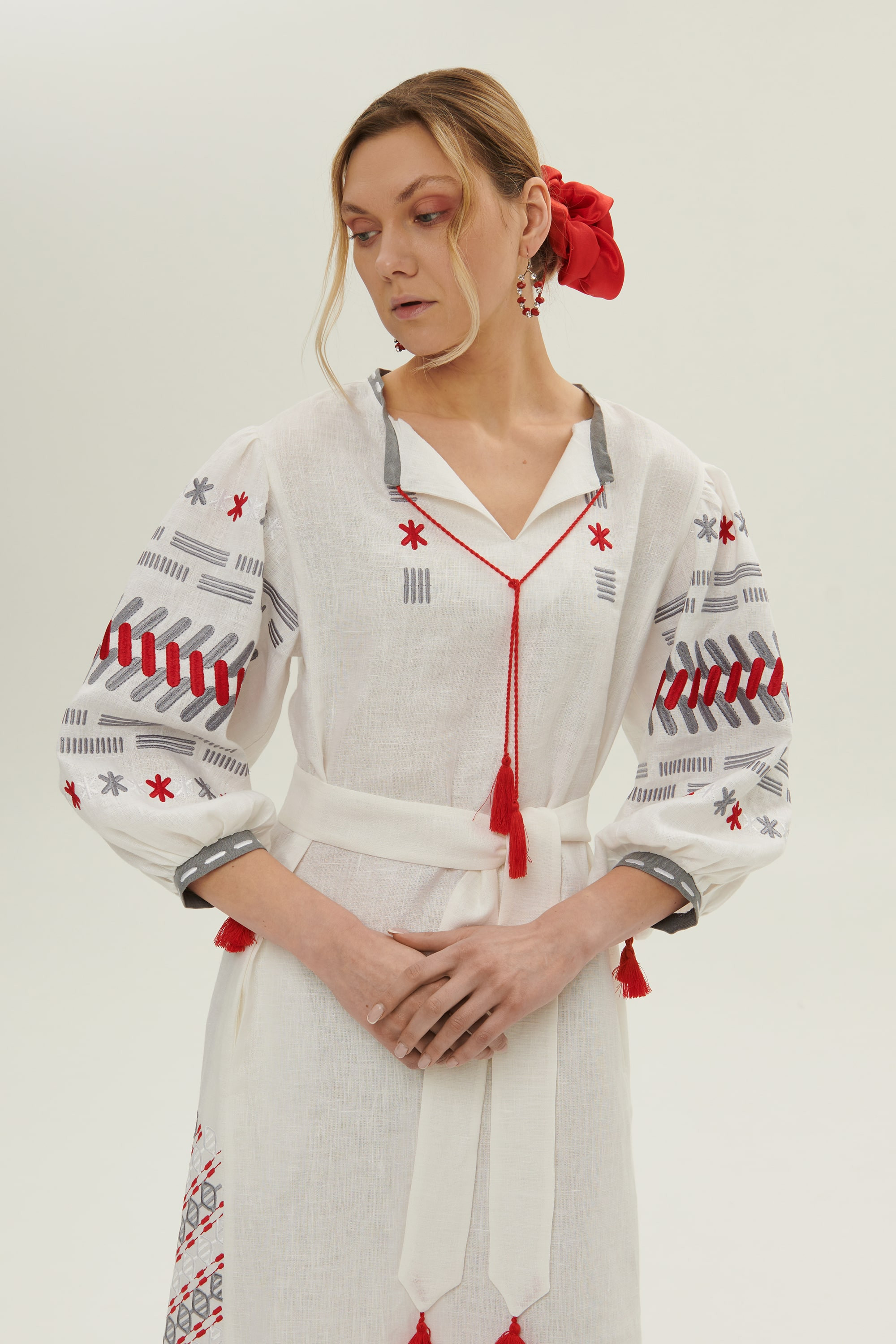 Women's linen embroidered dress Lutneva 3 | S-M