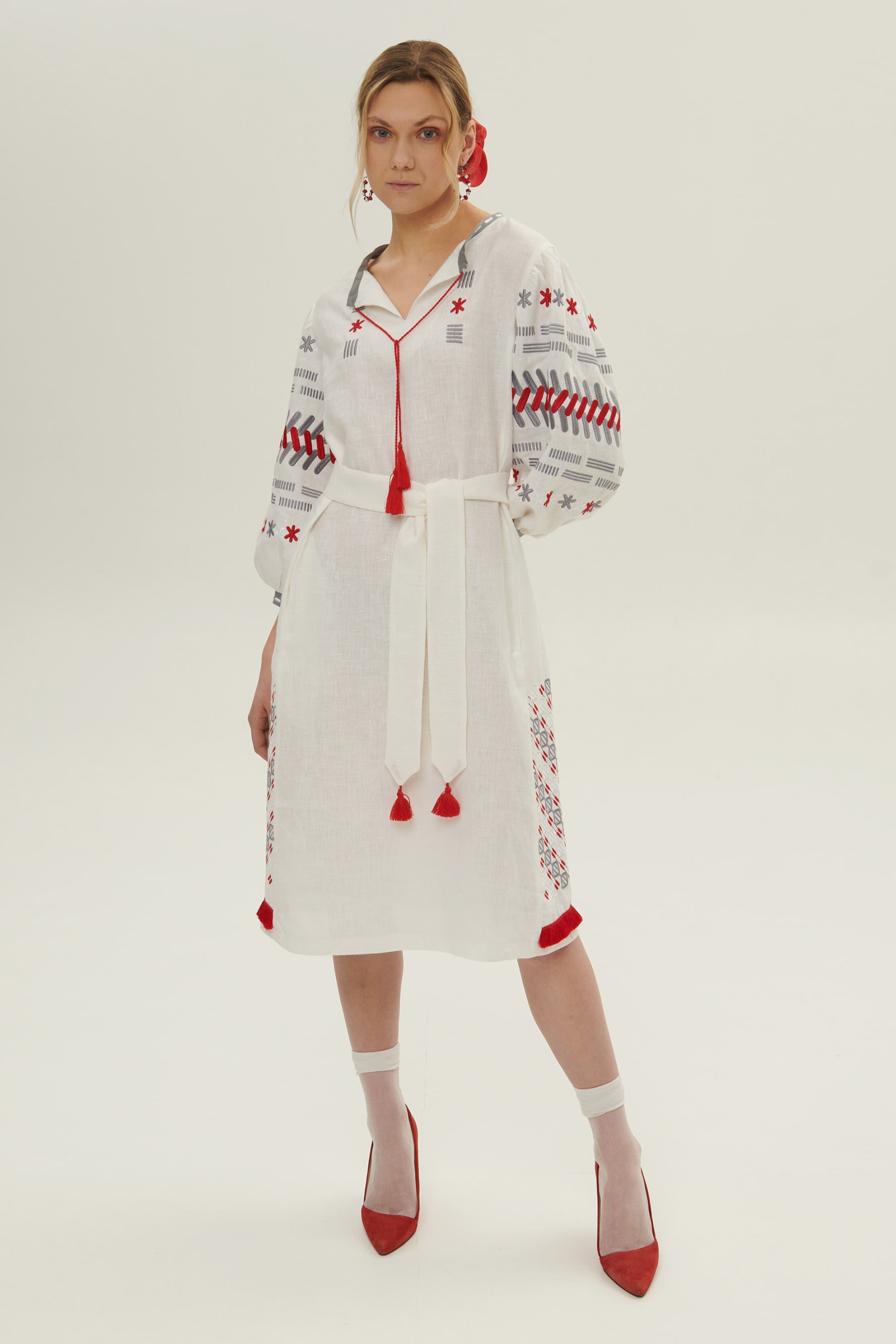 Women's linen embroidered dress Lutneva 3