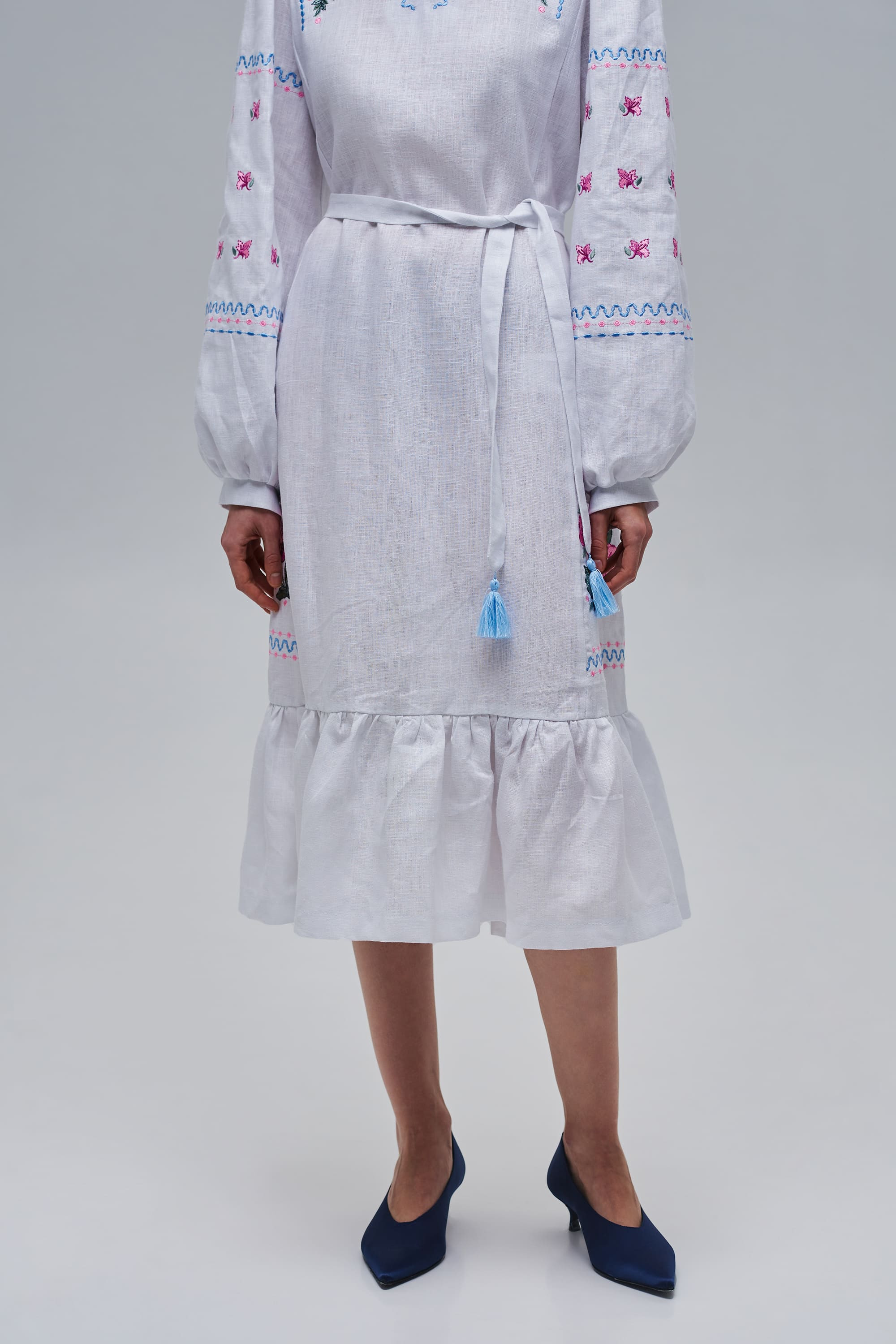 Embroidered white linen dress Rosehip | S | 42-44