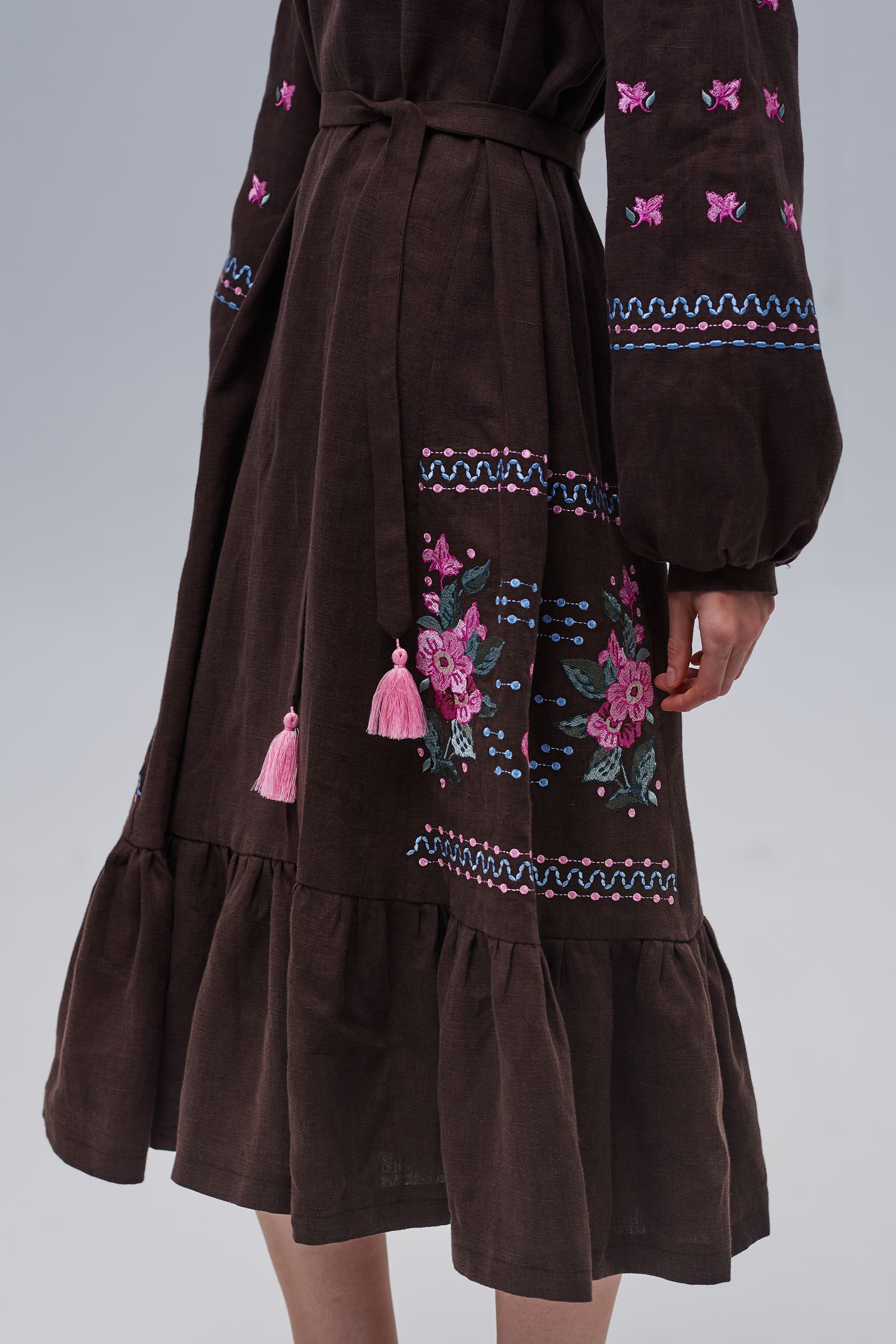Embroidered brown linen dress Rosehip | S | 42-44