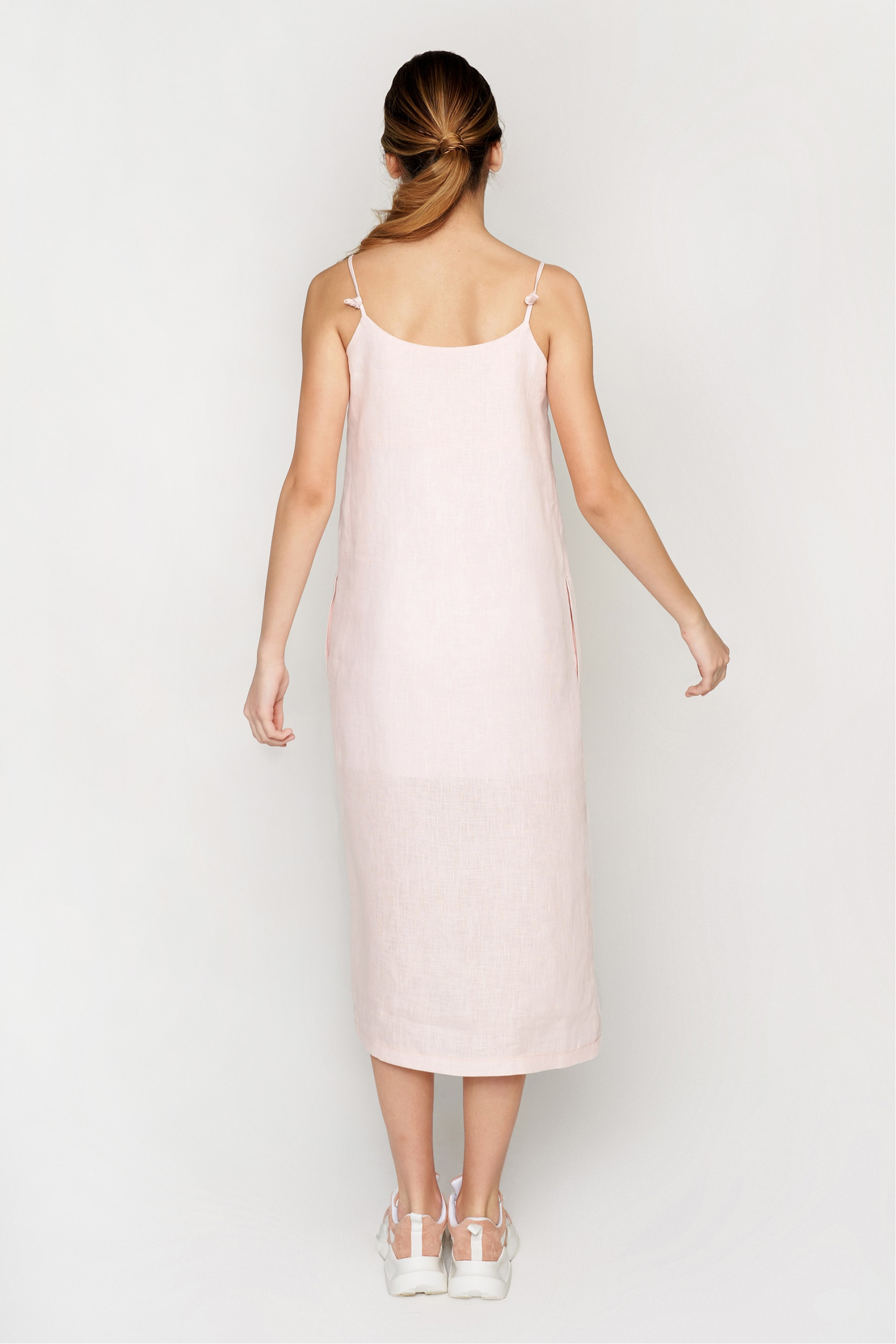 Жіноча вишита сукня на бретелях Pink