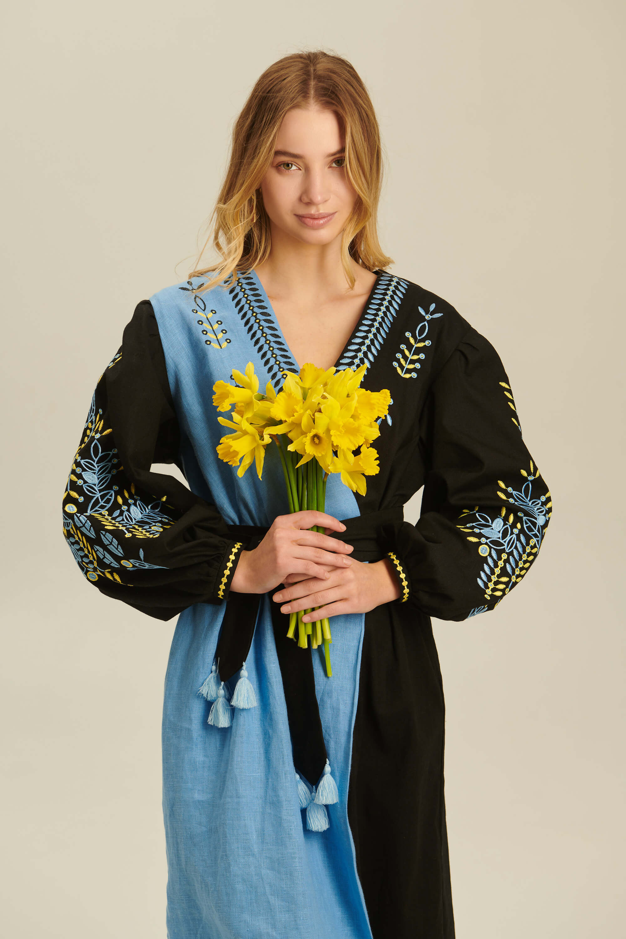 Women's linen embroidered dress Rye | S | 42-44