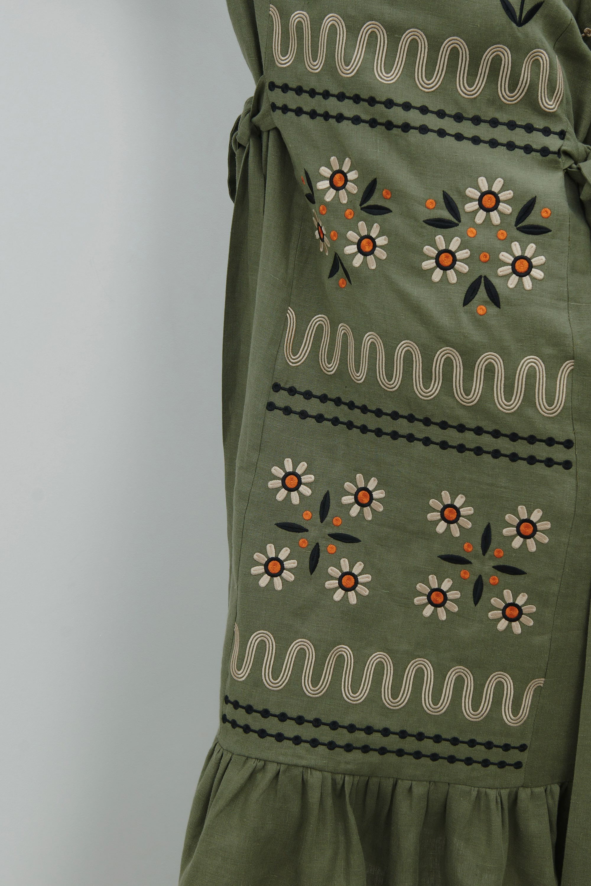 Embroidered linen dress The flowering of Maria Prymachenko's work | S | 42-44