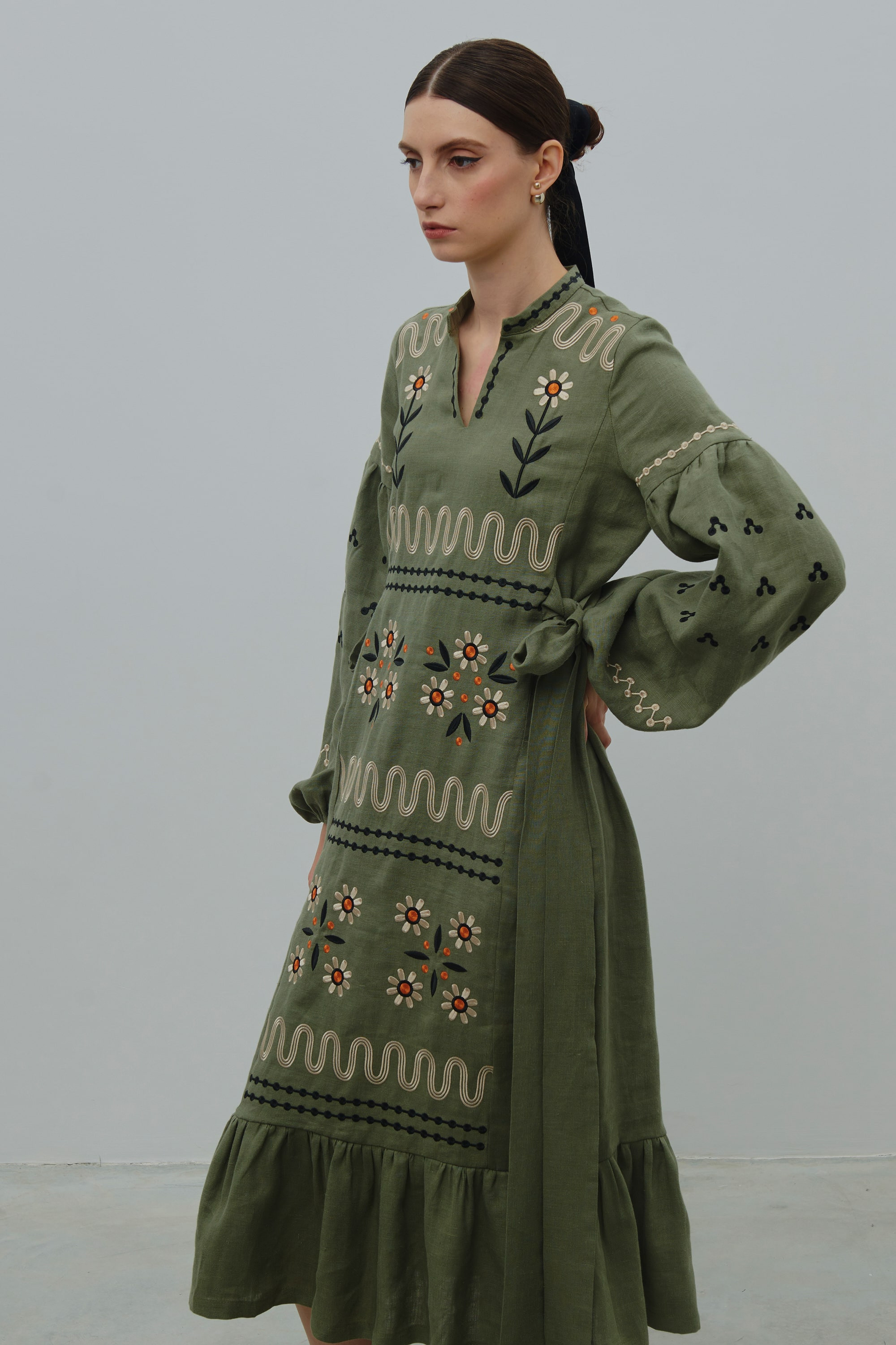 Embroidered linen dress The flowering of Maria Prymachenko's work | S | 42-44